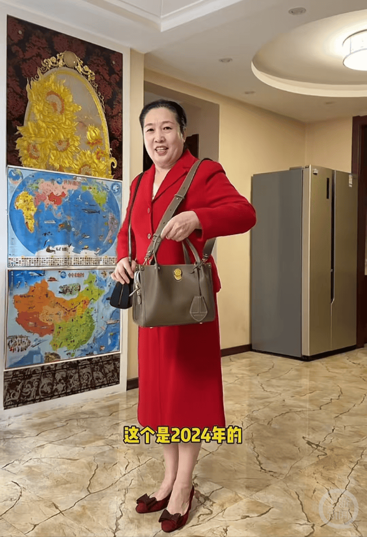 国产女包28年后仍像新的，网民发视频近10万人点赞，品牌方：销量涨了四五倍，正计划复刻