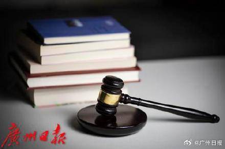 男子闯黄灯身亡 亲属向交警城管索赔