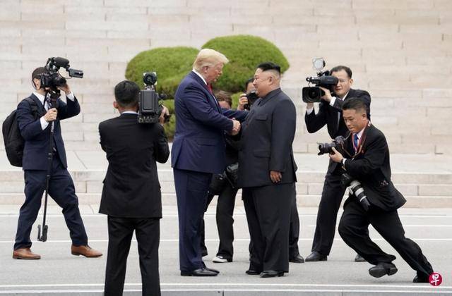 朝外相飞抵中国，有2件事要办！金正恩在阅兵前打出关键牌